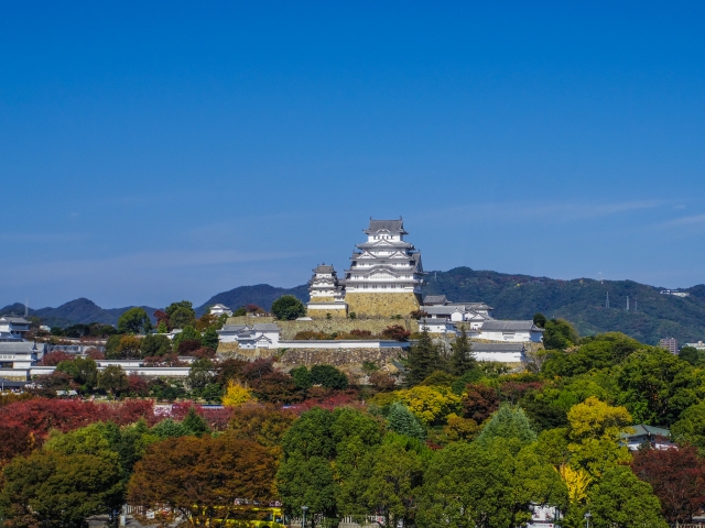 姫路城の秋の風景
