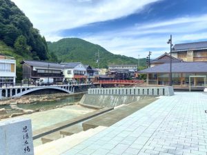 長門湯本温泉の冬の温泉街
