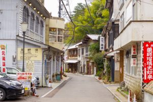 温泉津温泉の冬の町並み